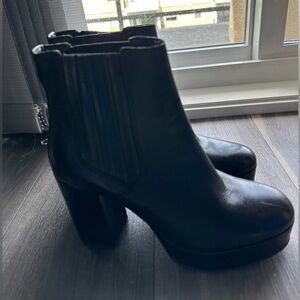 Little Burgundy Black Ankle Boots size 8.5 MADE IN ITALY